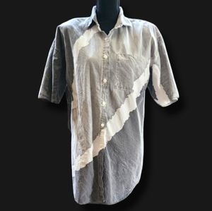 Short Sleeve Button-down Shirt in Gray